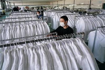 河北巨鹿 扶貧“微工廠”馬力全開趕訂單，服裝產業托起穩穩的幸福